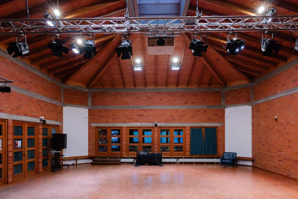 Blick von der Bühne in den Saal